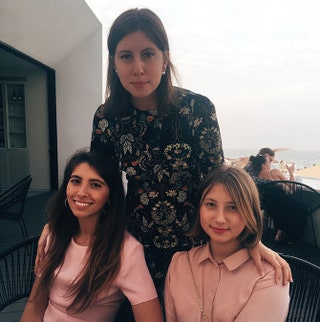 София Меладзе с сестрами Ингой и Ариной в Португалии .
