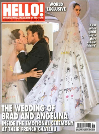 Обложка Hello с фотографиями со свадьбы Джоли и Питта.