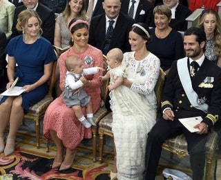 Кронпринцесса Швеции Виктория и принцесса София с сыновьями Оскаром и Александром.