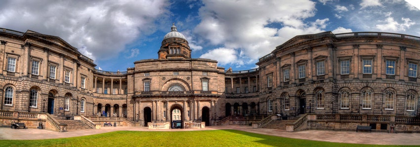 В Эдинбургском университете издают старейшую в Великобритании студенческую газету. Она так и называется — «Студент».