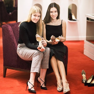 Дебютантки Бала Tatler на примерке в бутике Christian Louboutin