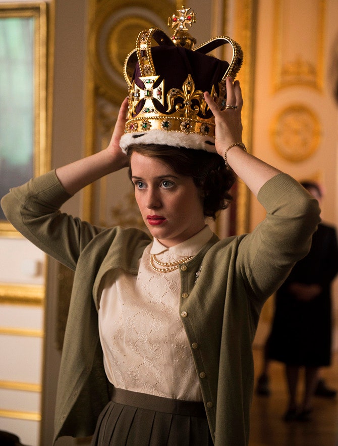Кадр из сериала «Корона» Клэр Фой в роли королевы Елизаветы II
