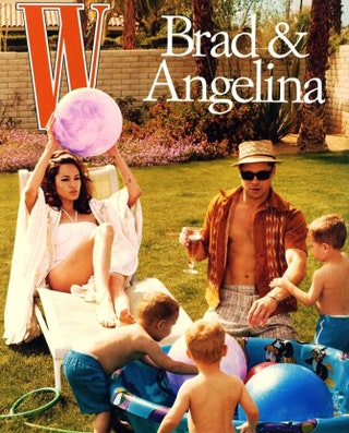 Июль 2005 Анджелина Джоли иnbspБрэд Питт изображают семейную идиллию вnbspфотосессии дляnbspжурнала W.