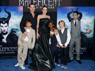 Брэд Питт и Анджелина Джоли с детьми на премьере фильма «Малефисента».