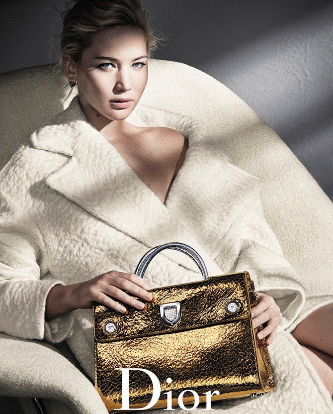 Дженнифер Лоуренс в рекламе сумок Dior из коллекции осеньзима 20162017 | Tatler