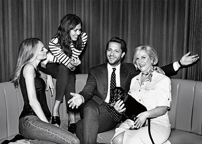 Дерек Бласберг в окружении любимых женщин Лорен СантоДоминго  Даши Жуковой  и мамы Кэрол