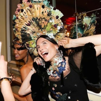Беременная Ники Хилтон на балу Dolce&Gabbana в Нью-Йорке