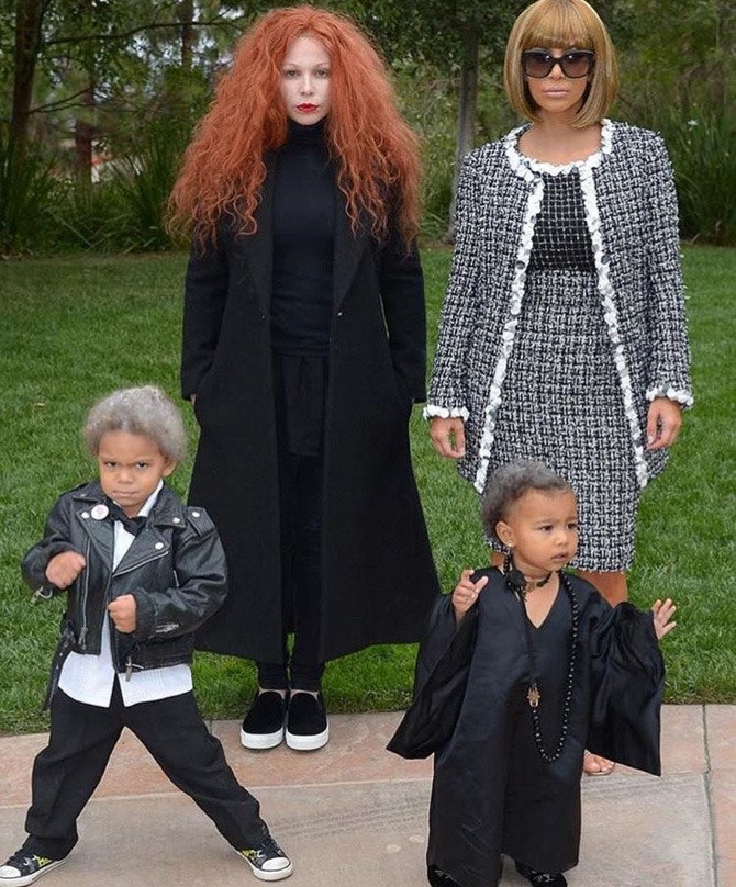 Хэллоуин 2014 года Джойс Бонелли с сыном и Ким Кардашьян с дочерью Норт Уэст