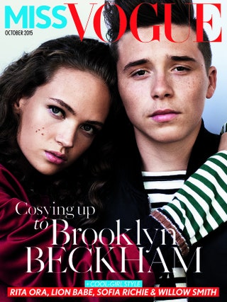 Бруклин Бекхэм и Эдриэнн Джулигер на обложке октябрьского выпуска Miss Vogue .