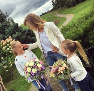 Наталья Ионова с дочерьми Верой и Лидией.