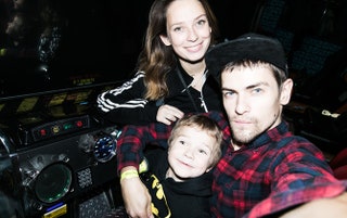 Елена Манакай и Николай Зверков с сыном Николаем.