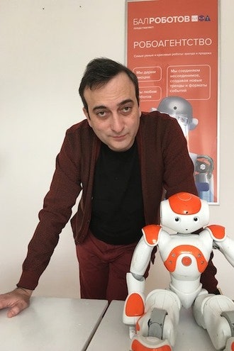 С роботом Нао в офисе «Корпорации роботов» 2016