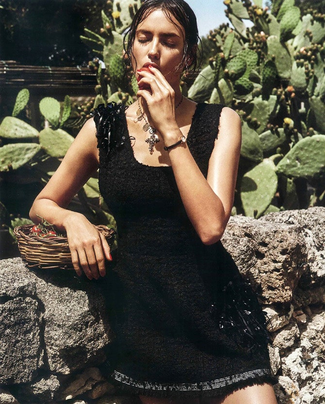Ирина Шейк в фотосессии Vogue в образе сицилийской вдовы для японского журнала | Tatler