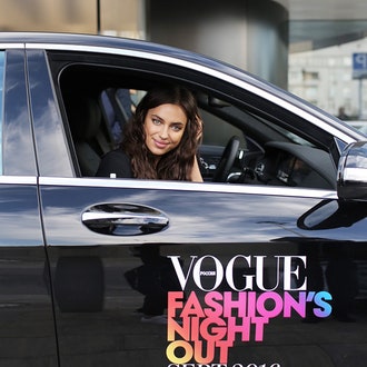 Звезда вечера: Ирина Шейк на Vogue Fashion Night Out-2016