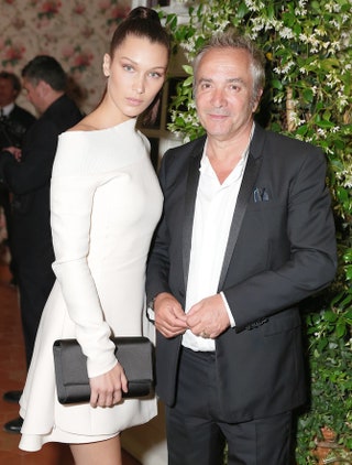 Белла Хадид и президент и генеральный директор Parfumes Christian Dior Клод Мартинес.
