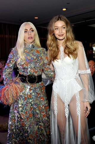 Леди Гага и Джиджи Хадид.