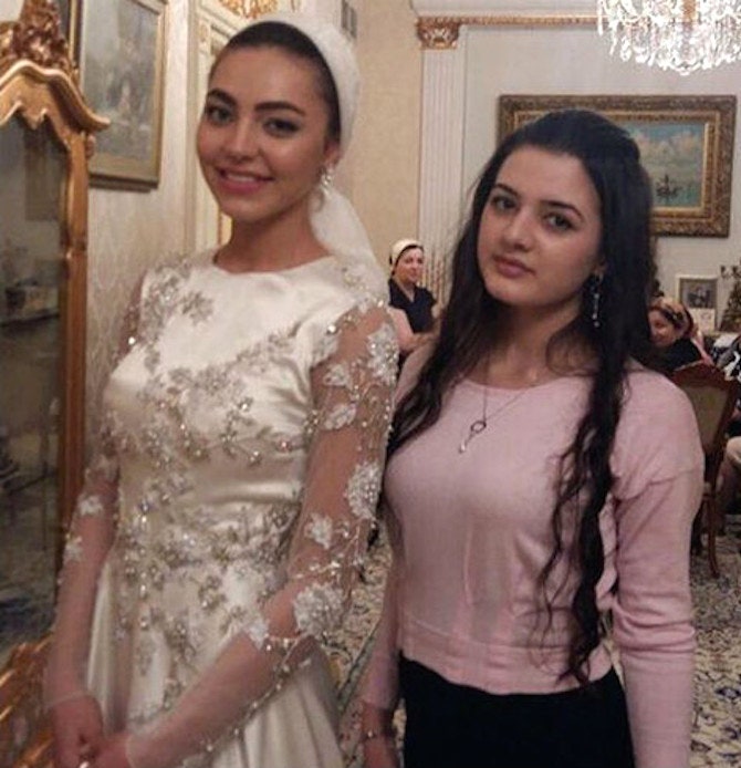 Вместо кутюрного платья Elie Saab Хадижа Ужахова выбрала наряд поскромнее