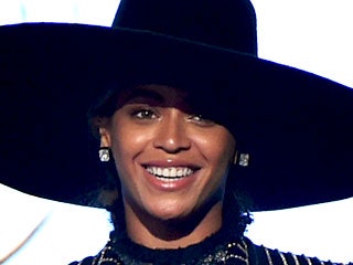 Бейонсе и другие звезды на церемонии CFDA-2016