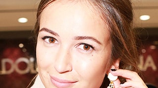 Sosсредства в косметичке Екатерины Мечетиной крем для загара консилер для волос и другие | Tatler