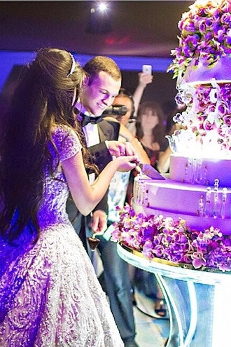 Мария Чигиринская и Симон Крутир у свадебного торта