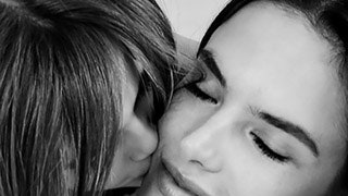 Алессандра Амбросио с дочерью в рекламе Michael Kors ко Дню матери фото и видео | Tatler