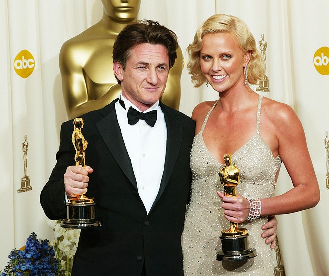 Шон Пенн и Шарлиз Терон на церемонии «Оскар»2004