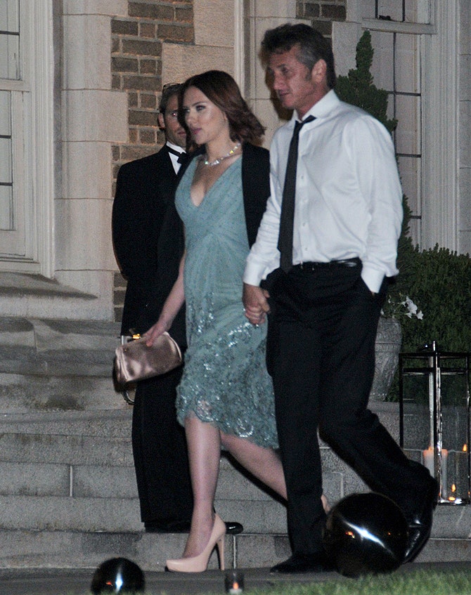 Скарлетт Йоханссон и Шон Пенн на ужине в Белом доме в мае 2011 года