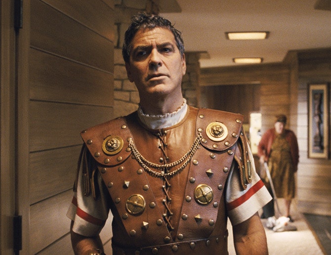 Джордж Клуни в роли Цезаря. Через несколько минут его героя похитят