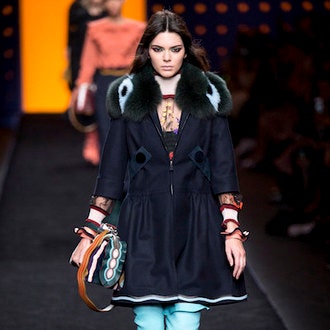 Неделя моды в Милане: Кендалл Дженнер на показе Fendi