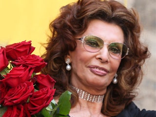 Трепещи, каморра: 81-летняя Софи Лорен в Неаполе