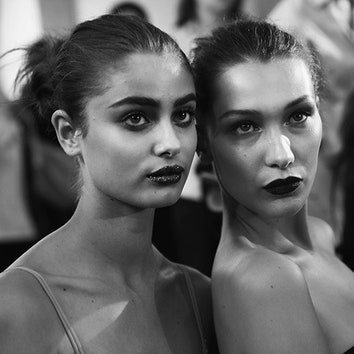 Ирина Шейк и Брэдли Купер на показе Atelier Versace