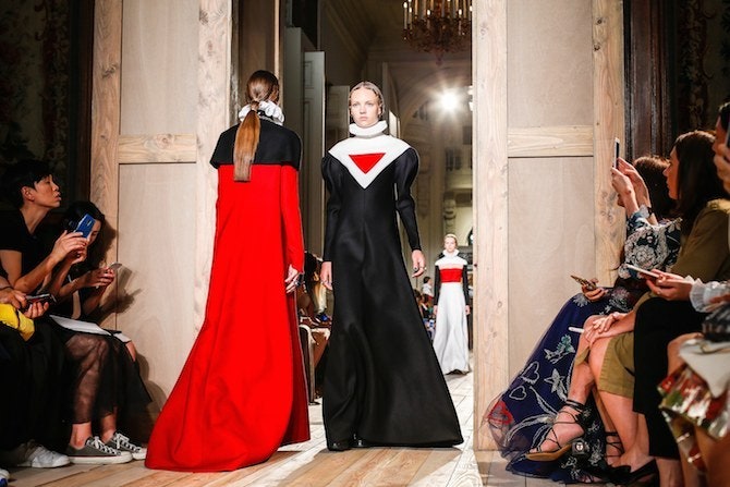Модели на показе Valentino Haute Couture 2016