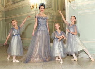Ольга Томсон с дочерьми на Балу дебютанток Tatler.