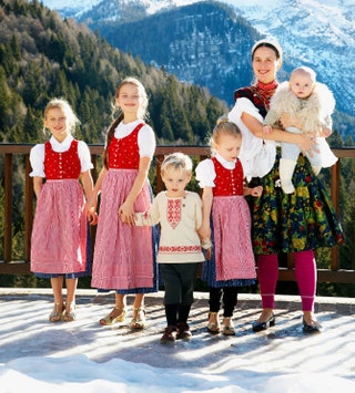 Ольга Томсон с детьми .