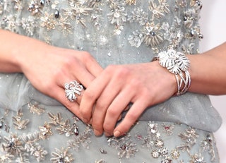 Кольцо Plume и браслет Panache из белого золота с бриллиантами Chanel Fine Jewelry.
