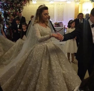 Невеста в платье Elie Saab.