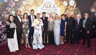 Съемочная команда фильма «Алиса в Зазеркалье».