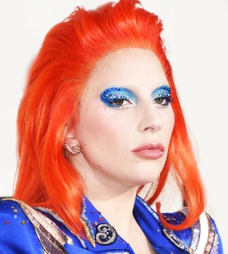 Леди Гага примерила главный цвет будущей весны  и щедро сдобрила его стразами.