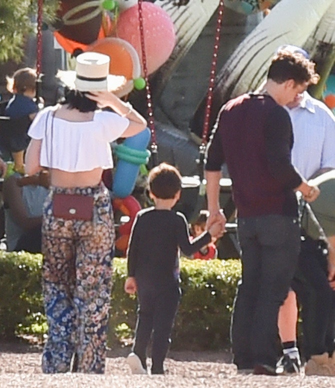Кэти Перри и Орландо Блум с сыном Флинном на детском празднике в ЛосАнджелесе