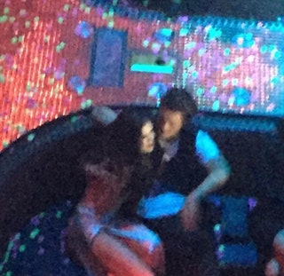 Орландо Блум и Селена Гомес в клубе Casino's Light Nightclub в ЛасВегасе.