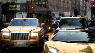 Золотые автомобили наследного принца Саудовской Аравии Турки Бин Абдуллаха в центре Лондона | Tatler