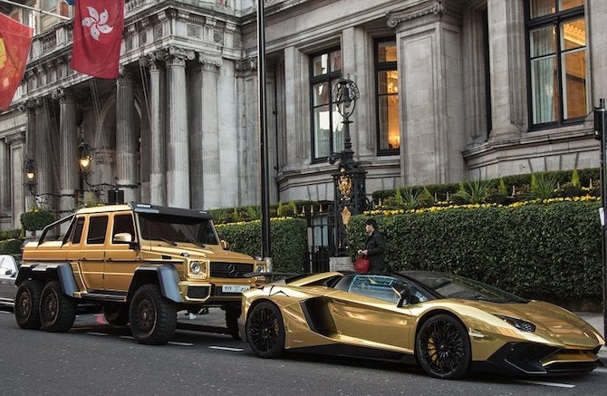 Золотые автомобили наследного принца Саудовской Аравии Турки Бин Абдуллаха в центре Лондона | Tatler