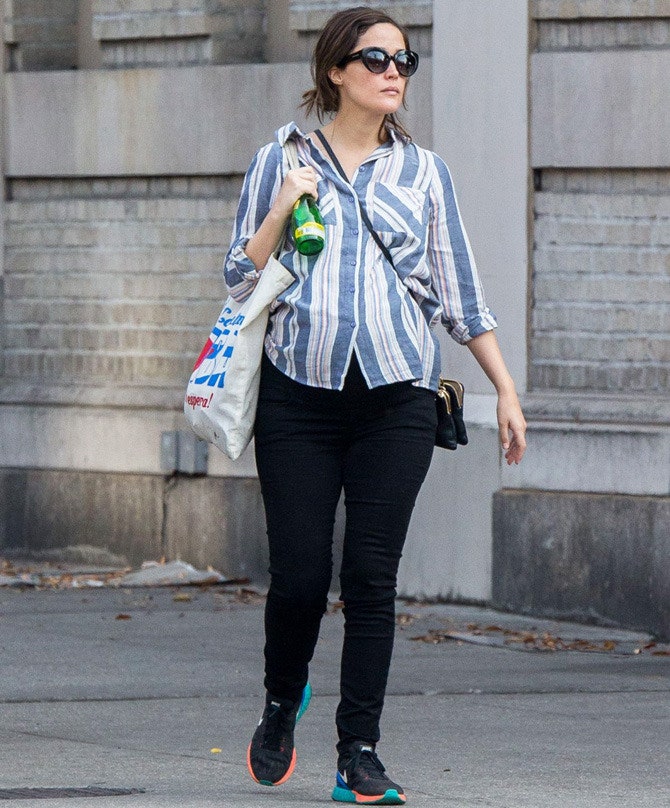 Беременная Роуз Бирн на прогулке в НьюЙорке