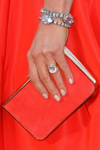 Кольцо Дженнифер Энистон с камнем в 10 карат за миллион долларов.
