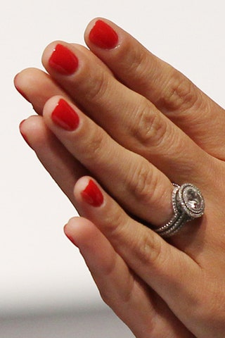 Кольцо Натали Портман за 35 тысяч долларов.