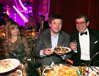 Василий Клюкин с супругой Анной и Олег Минко.
