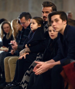 Дэвид Бекхэм с дочерью Харпер и сыновьями Крузом и Бруклином в первом ряду шоу.