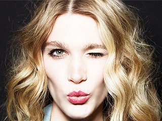 Столичные модники и модницы на показе Giorgio Armani в Москве