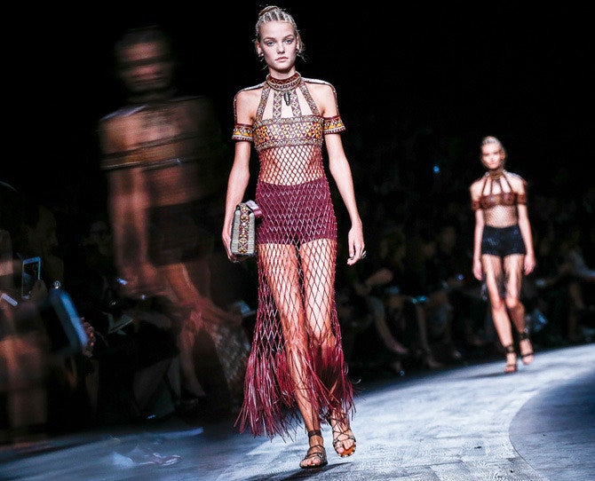 Кьяра Ферраньи и Даша Жукова на показе Valentino в Париже