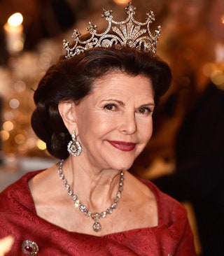 Королева Швеции Сильвия в своей любимой бриллиантовой тиаре которая была создана специально для супруги короля Оскара II...